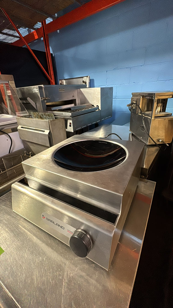 Garland Instinct GIIC-SW3.5 Electric Induction Countertop Wok Range - 208-240V, 1 Phase, 3.5 kW(Brand New Open Box)