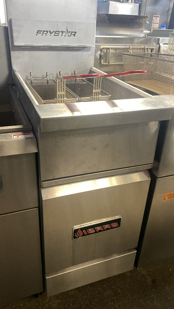 Sierra FRYSTAR400 Commercial 40 lbs Natural Gas Fryer - 90,000 BTU