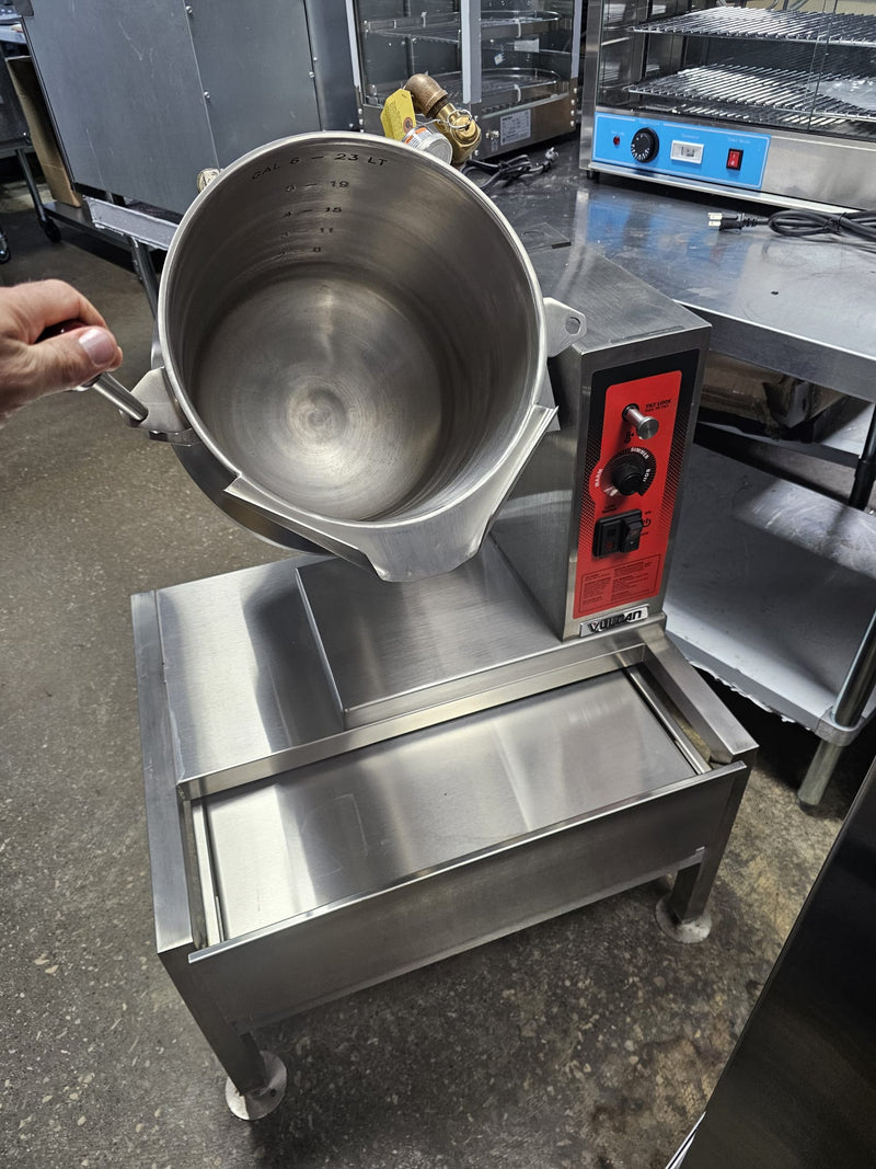 Vulcan K6ETT Manual Tilting 6-Gallon Electric Steam Kettle - 208V, 3 Phase(Brand New Never Used)