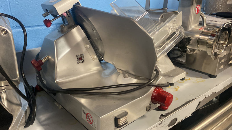 Used Omcan 220F 9" Manual Meat Slicer -0.25 HP