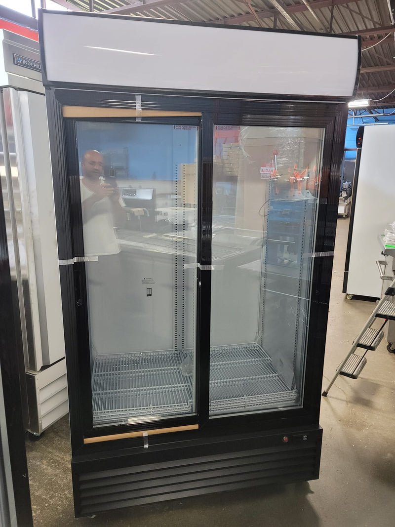 WindChill P800WA Double Door 40" Wide Display Refrigerator